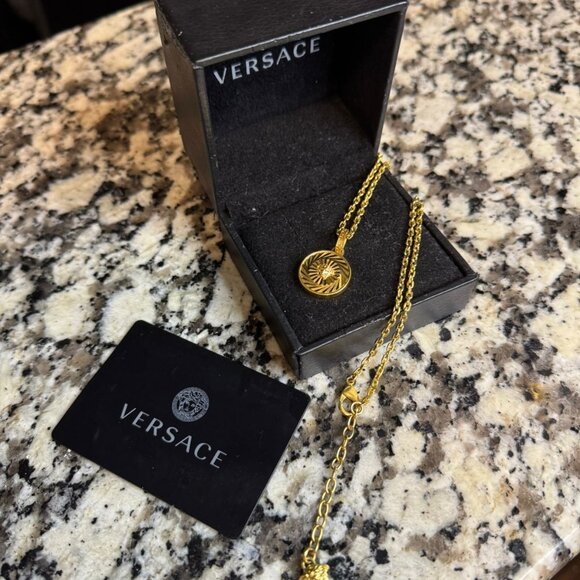 Versace Medusa Round Gold Plated Necklace Pendant Men with Original Box/Papers - Picture 1 of 6